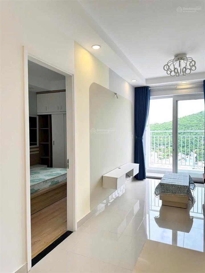 Bán căn 2 phòng ngủ vũng tàu melody  sổ hồng sở hữu lâu dài. giá bán 4 tỷ.  em yến 0792 366 ***