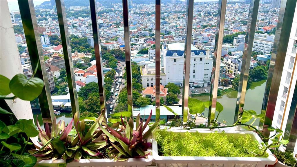 Bán căn hộ 2 phòng ngủ vũng tàu melody, 108m2. giá 4,8 tỷ.  e yến 0792 366 ***