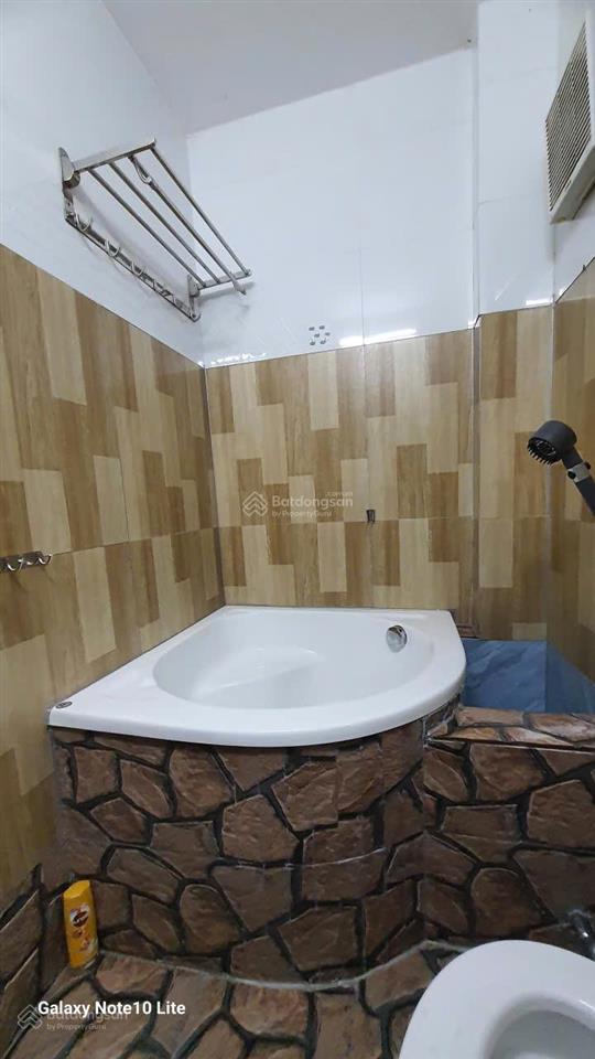 Cho thuê nhà mặt tiền đường vi ba, 31m2, giá 5 triệu/ tháng, full nội thất.  e yến 0792 366 ***