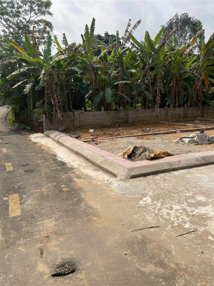Hàng f0 mới ra lò, chỉ một trong số ít 9 lô, mặt đường chính ô tô chạy vèo vèo, cạnh dãy nhà trọ