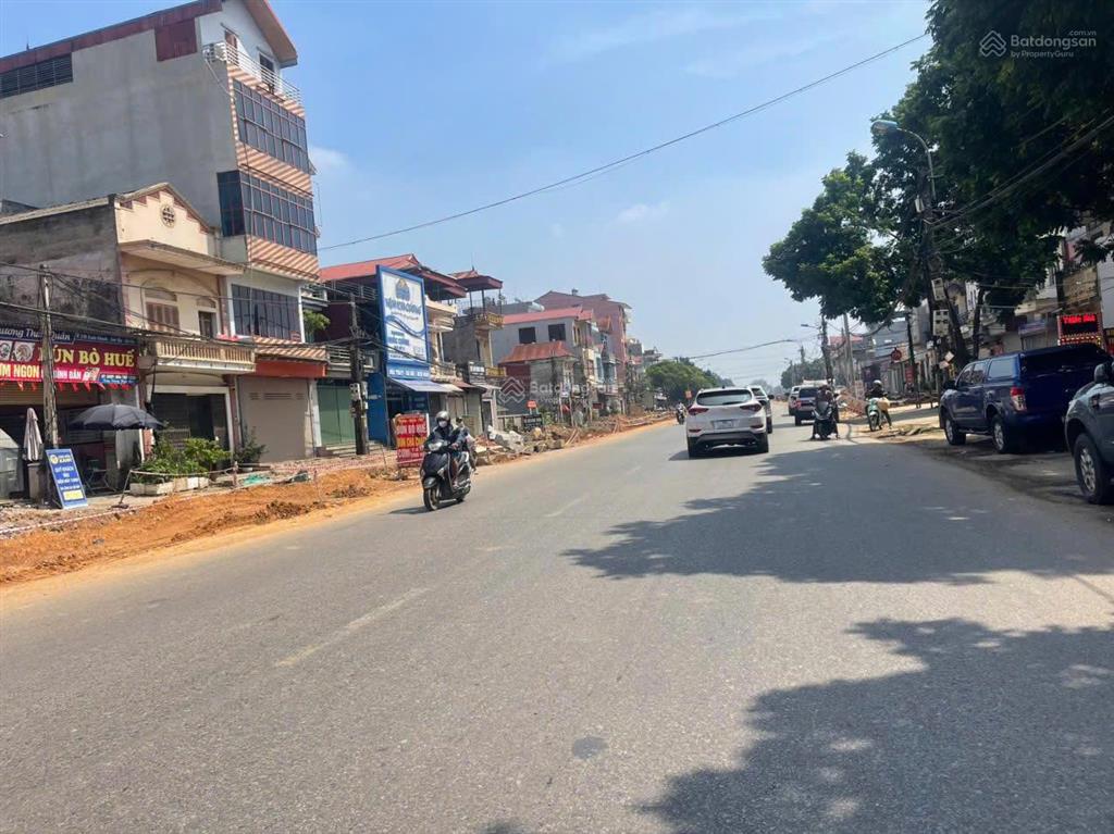Hàng f0 mới ra lò, chỉ một trong số ít 9 lô, mặt đường chính ô tô chạy vèo vèo, cạnh dãy nhà trọ