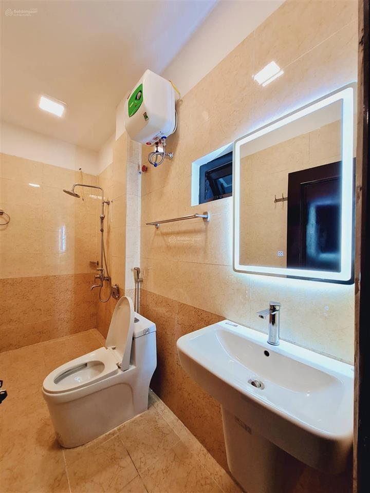 Cực gấp! bán nhà phạm văn đồng, hoàng quốc việt dt 35m2x5t cách phố 40m, cực thoáng giá 7,9 tỷ