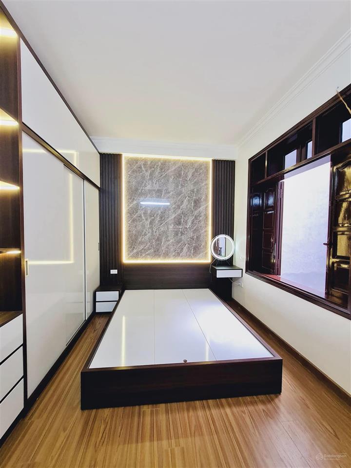 Cực gấp! bán nhà phạm văn đồng, hoàng quốc việt dt 35m2x5t cách phố 40m, cực thoáng giá 7,9 tỷ