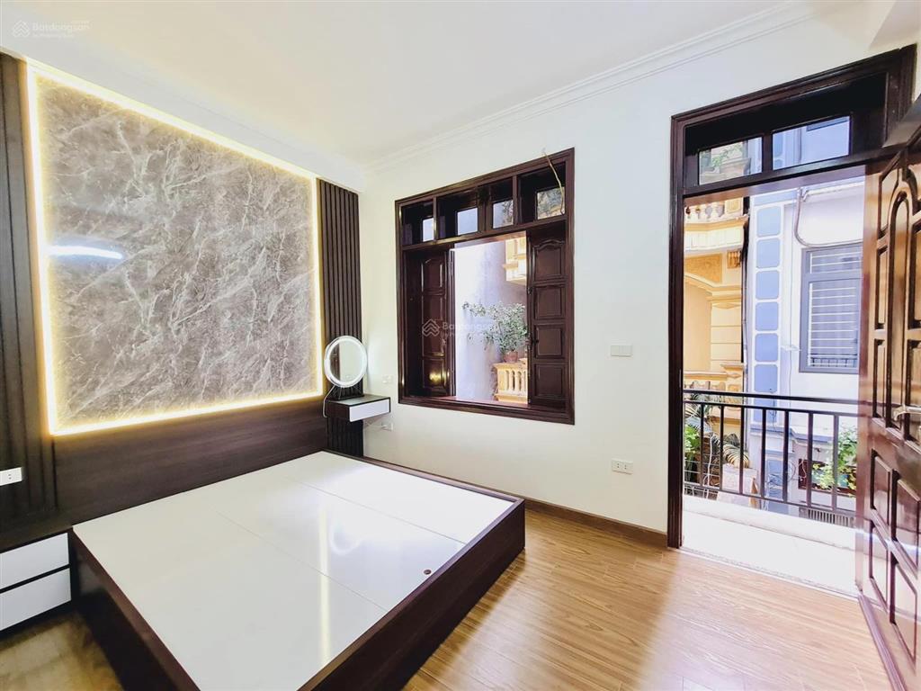 Cực gấp! bán nhà phạm văn đồng, hoàng quốc việt dt 35m2x5t cách phố 40m, cực thoáng giá 7,9 tỷ