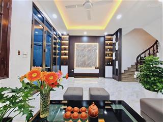 Cực gấp! bán nhà phạm văn đồng, hoàng quốc việt dt 35m2x5t cách phố 40m, cực thoáng giá 8,48 tỷ