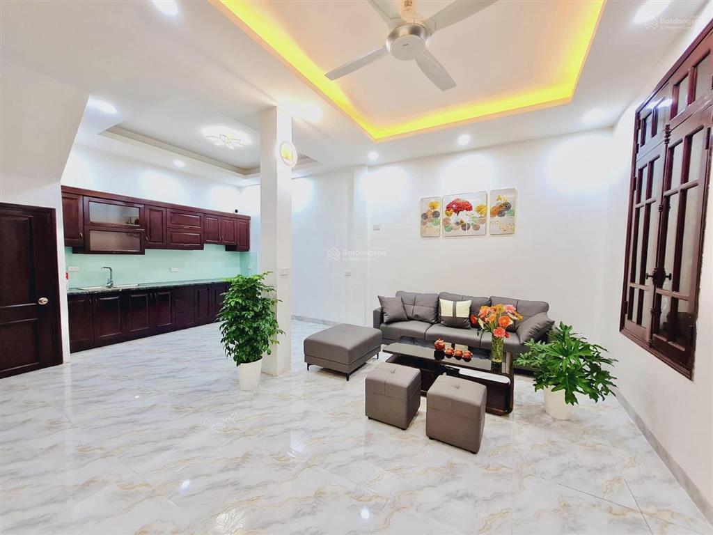 Cực gấp! bán nhà phạm văn đồng, hoàng quốc việt dt 35m2x5t cách phố 40m, cực thoáng giá 7,9 tỷ