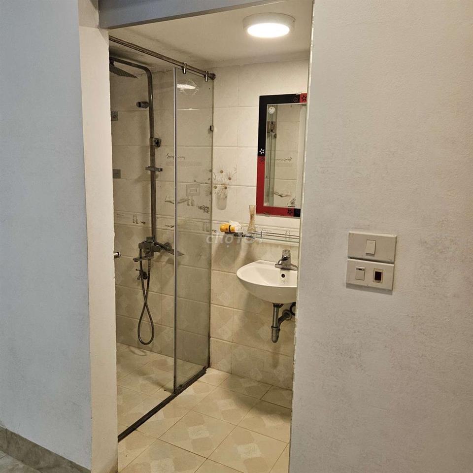 Thay đổi môi trường sinh hoạt. Bán tòa nhà tư xây kiên cố 8 tầng 1 tum