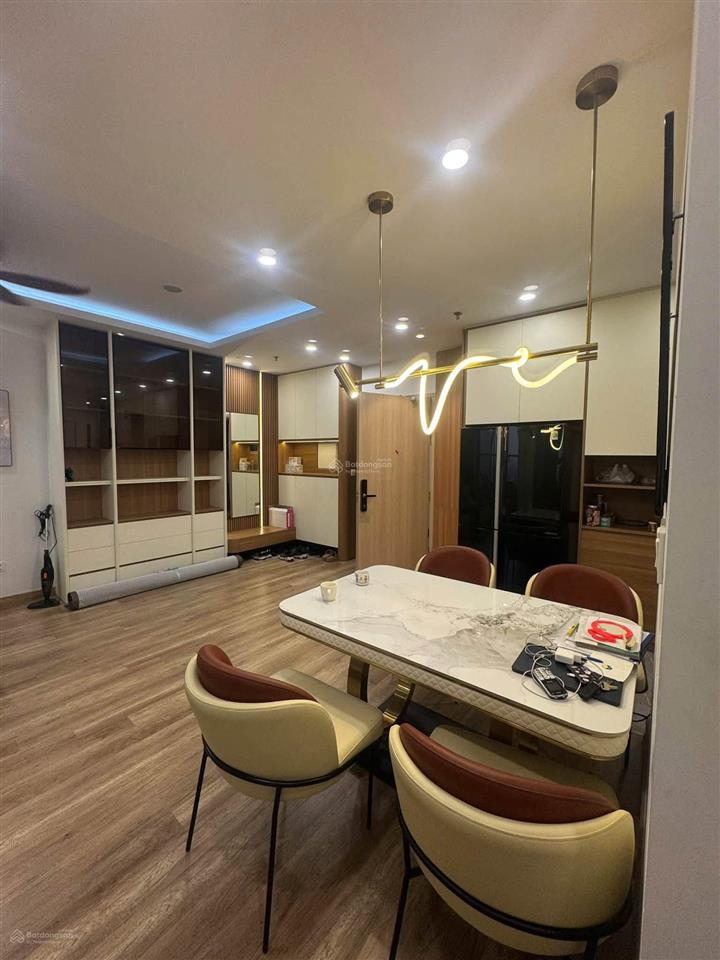 Chủ ngộp bank cần bán gấp căn 2 ngủ 83m2 full đồ, giá rẻ cho khách mua ở thực