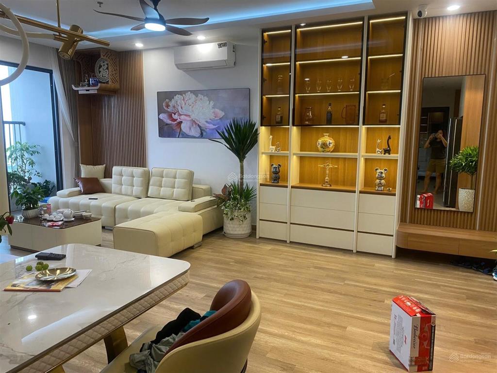 Chủ ngộp bank cần bán gấp căn 2 ngủ 83m2 full đồ, giá rẻ cho khách mua ở thực