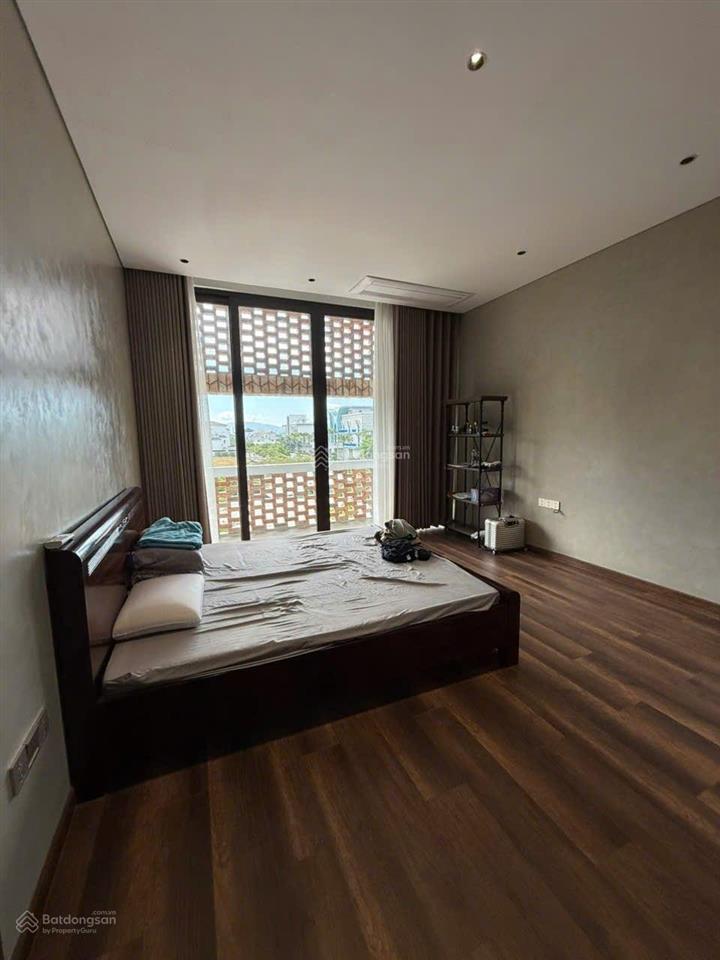 Cho thuê biệt thự, căn góc, đối diện công viên  ven sông tắc nha trang