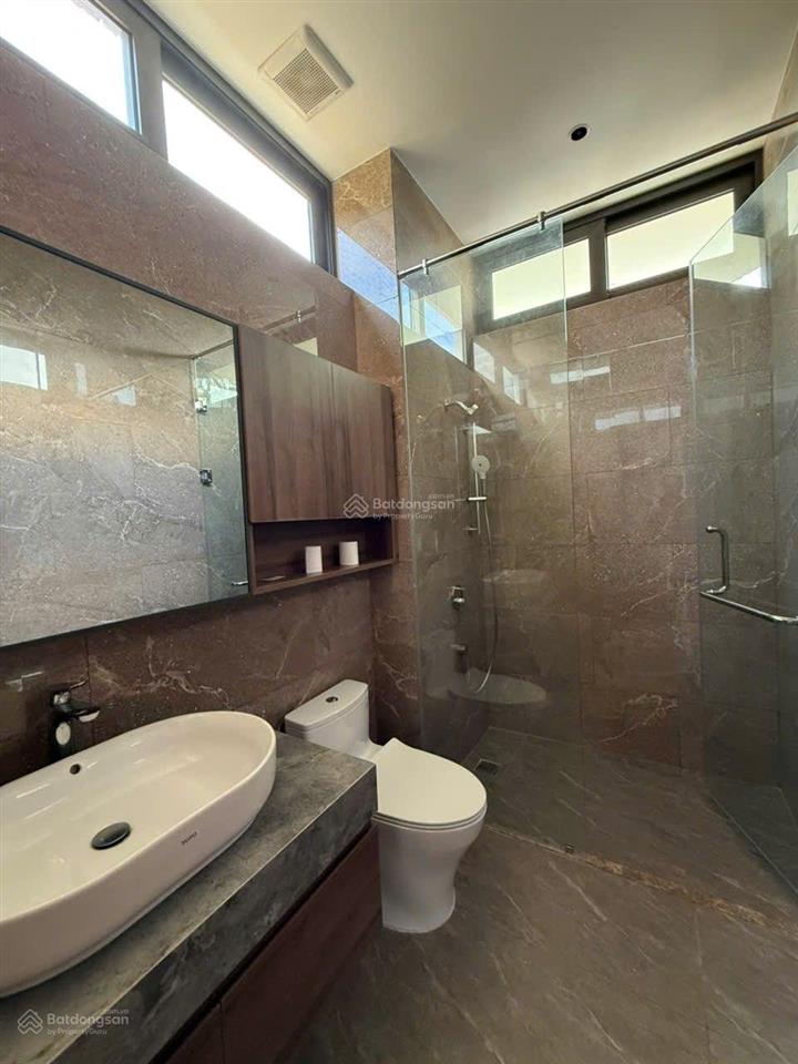 Cho thuê biệt thự, căn góc, đối diện công viên  ven sông tắc nha trang