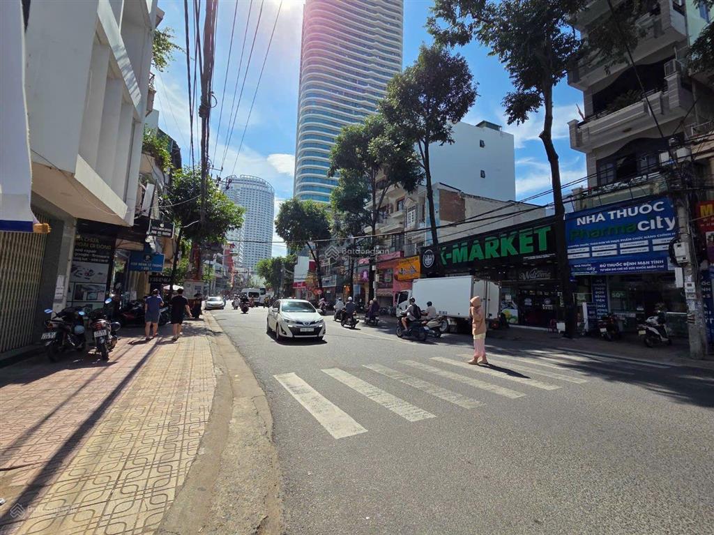 Bán đất tặng nhà cấp 4, mặt tiền nguyễn thị minh khai  nha trang. khu phố tây, cách biển 150m