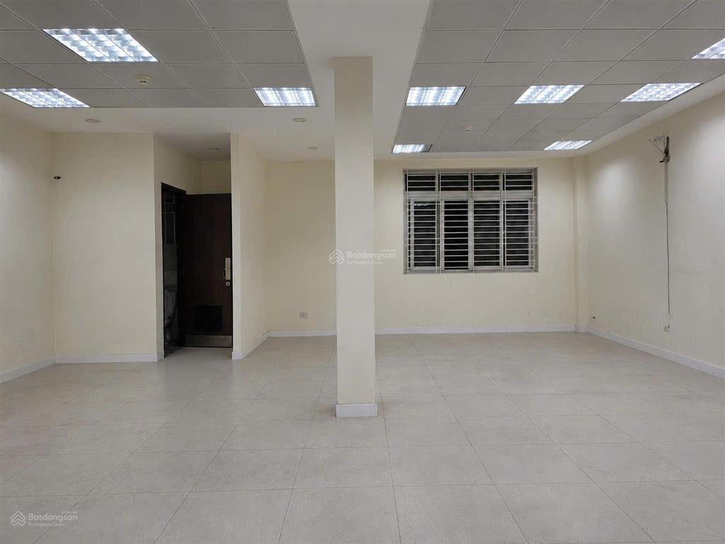 Tòa nhà 5 tầng có sẵn thang máy mặt tiền đồng khởi. phù hợp mở trung tâm, ngân hàng, bệnh viện, spa