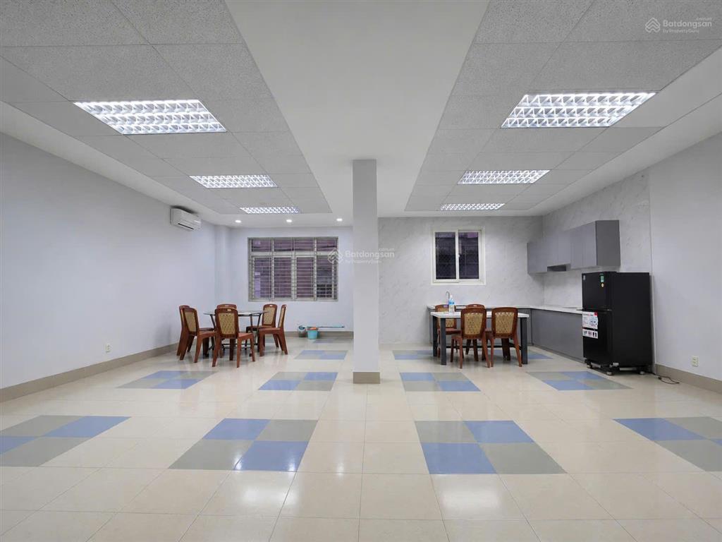 Tòa nhà 5 tầng có sẵn thang máy mặt tiền đồng khởi. phù hợp mở trung tâm, ngân hàng, bệnh viện, spa