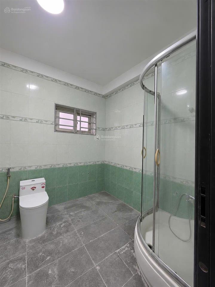 Tòa nhà 5 tầng có sẵn thang máy mặt tiền đồng khởi. phù hợp mở trung tâm, ngân hàng, bệnh viện, spa