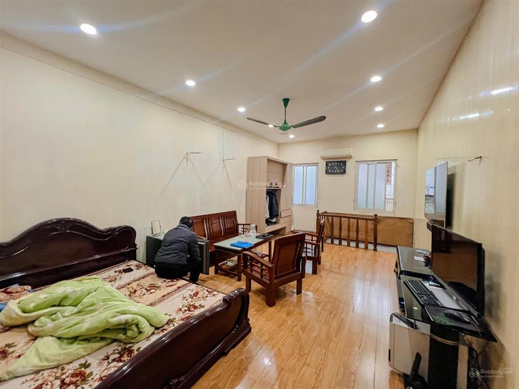 Chính chủ cần bán nhà tầng 2 tầng 3 tại phố cửa nam, phường cửa nam tp hà nội