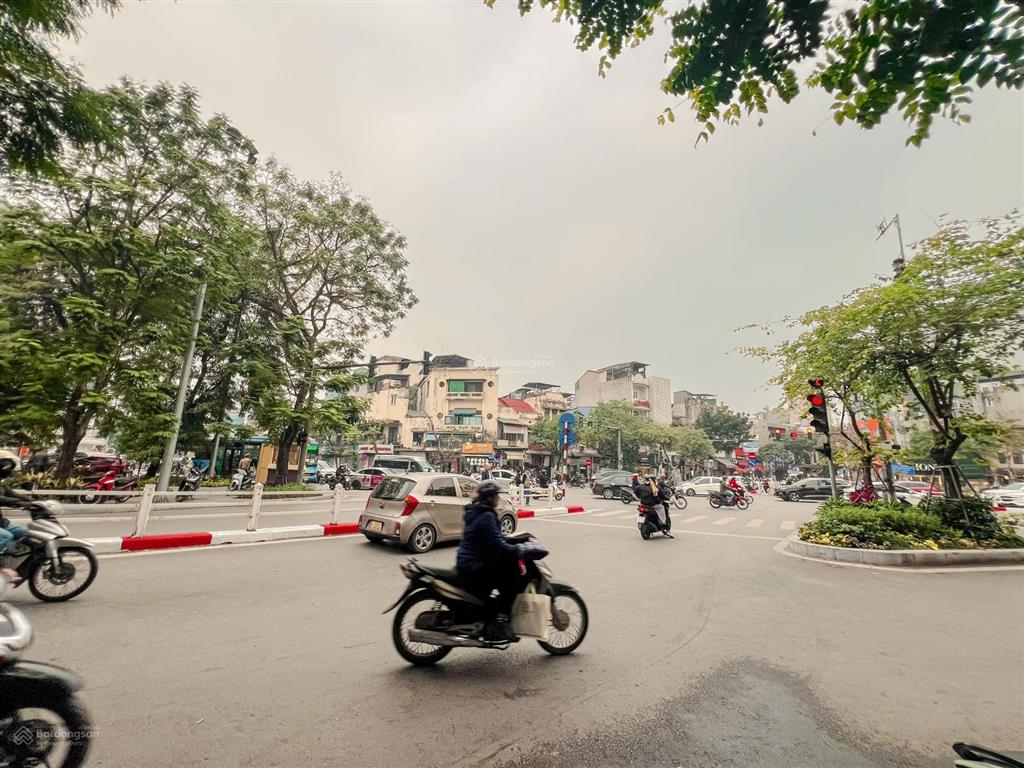 Chính chủ cần bán nhà tầng 2 tầng 3 tại phố cửa nam, phường cửa nam tp hà nội