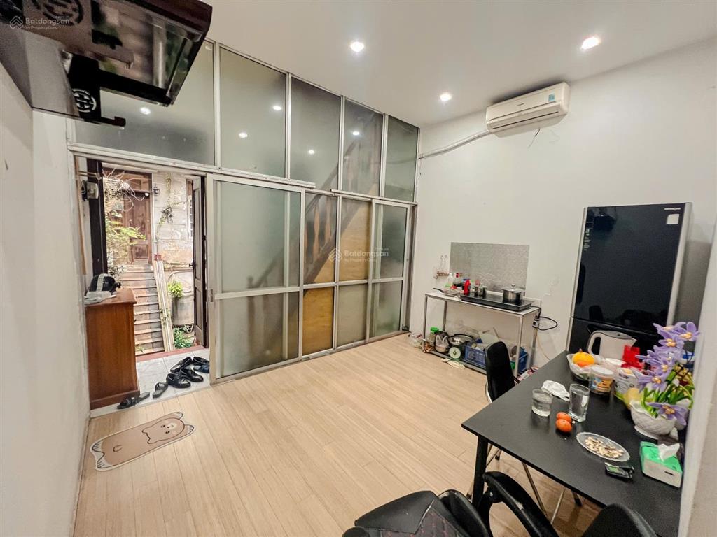 Chính chủ cần bán nhà tầng 2 tầng 3 tại phố cửa nam, phường cửa nam tp hà nội