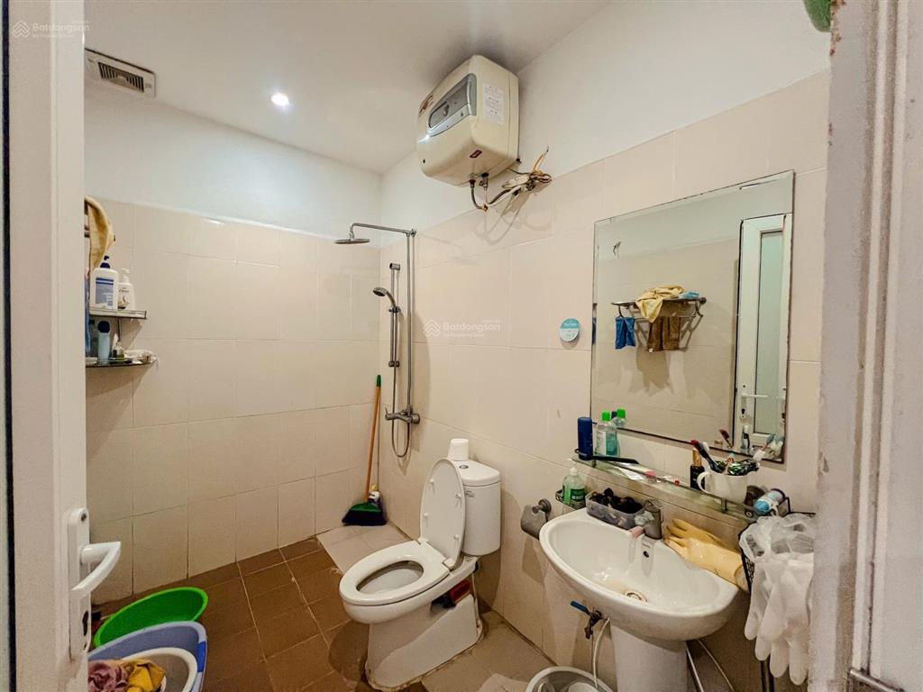 Chính chủ bán nhà mặt phố cửa nam, tầng 2 và tầng 3 giá tốt