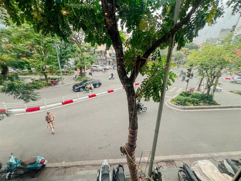 Chính chủ bán nhà mặt phố cửa nam, tầng 2 và tầng 3 giá tốt
