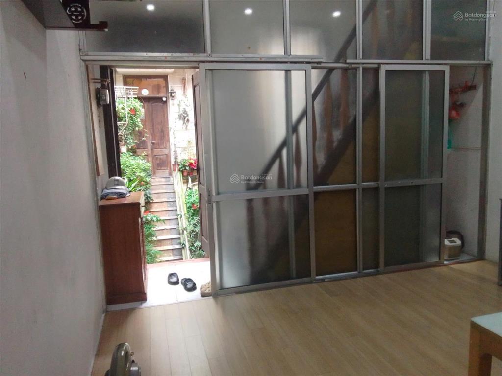 Chính chủ bán nhà mặt phố cửa nam, tầng 2 và tầng 3 giá tốt