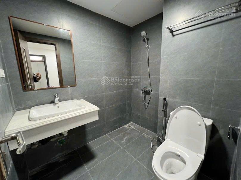 Cho thuê căn hộ tại ngõ 245 lạc long quân giá chỉ 6tr/ tháng