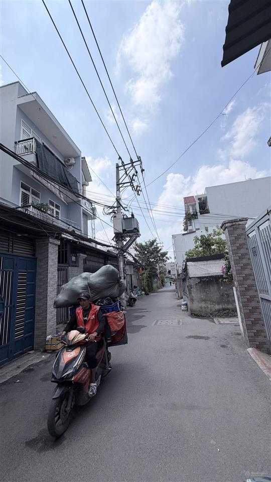 Giá tốt khu vực đối diện khu đô thị vạn phúc, đường thông