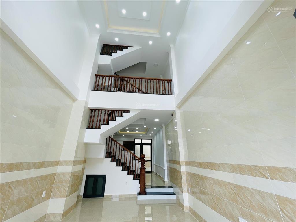 Nhà khu đồng bộ ven sông sài gòn, đường thông 9m, 500m ra khu đô thị vạn phúc