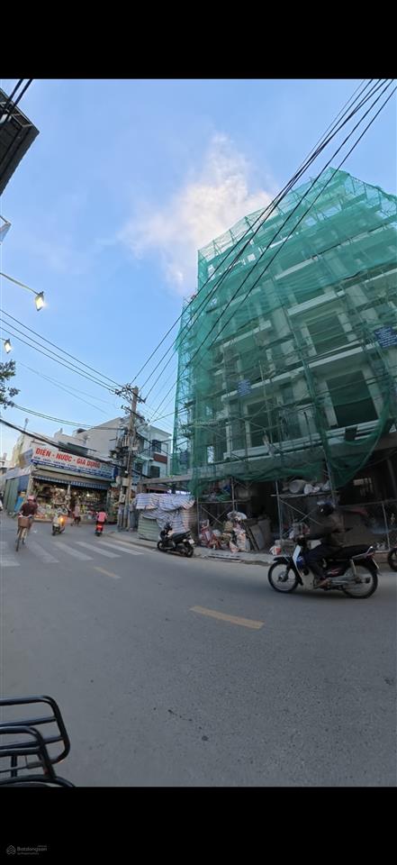 Nhà mới ngay đường số 2 sát trục quốc lộ 13 đang mở rộng. gần vòng xoay cầu bình triệu.