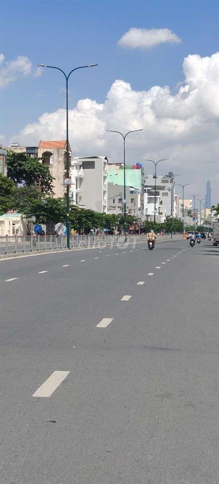 Nhà mặt tiền 5m đường 30m