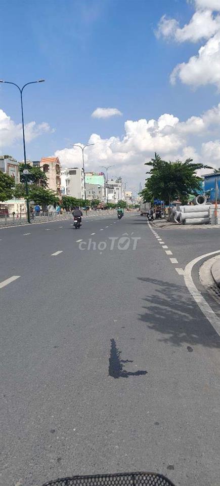 Nhà mặt tiền 5m đường 30m