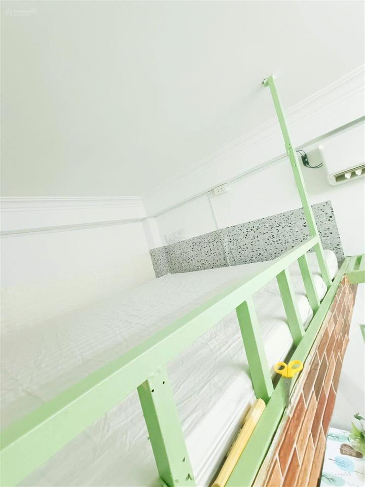 3tr9, duplex gác, full nội thất máy lạnh, tủ lạnh... cửa sổ nắng, hàng xanh. fix 1 người