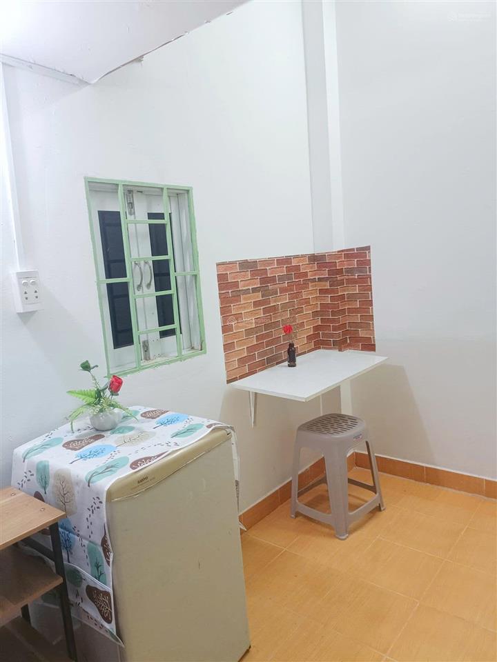 3tr9, duplex gác, full nội thất máy lạnh, tủ lạnh... cửa sổ nắng, hàng xanh. fix 1 người