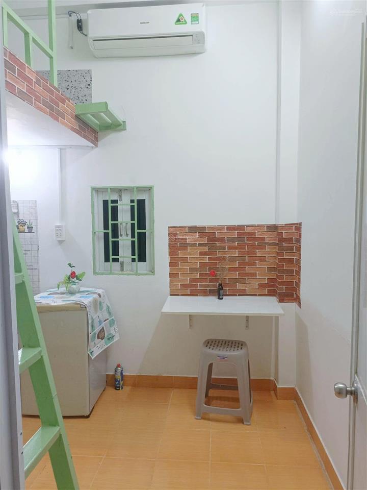 3tr9, duplex gác, full nội thất máy lạnh, tủ lạnh... cửa sổ nắng, hàng xanh. fix 1 người