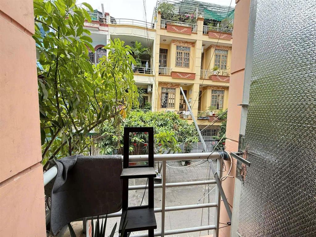 6tr2 p. ban công full nội thất, view đẹp, sát metro văn thánh. đường xe hơi lớn. zalo 090181377năm