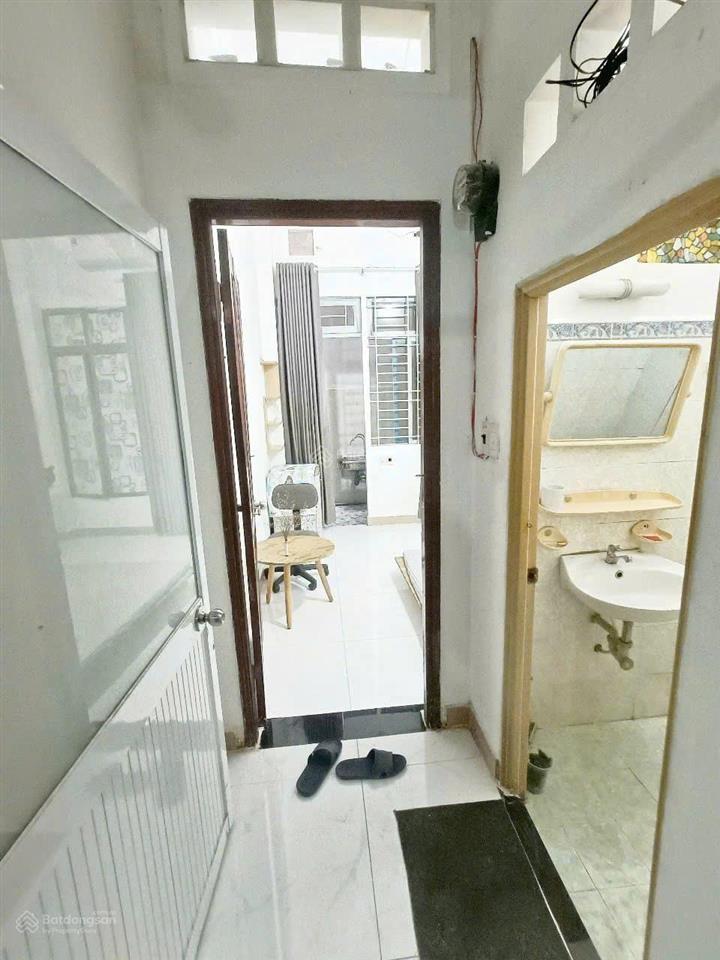 Chính chủ 4tr7 cho thuê gấp phòng trệt 22m2 full nội thất nắng trời tách bếp tại d1 nd kế metro vt