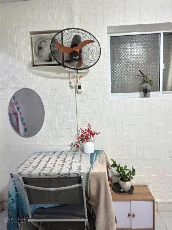4tr5 phòng tách bếp full nội thất, ml bàn ghế giường tủ...... trần quang diệu, q3