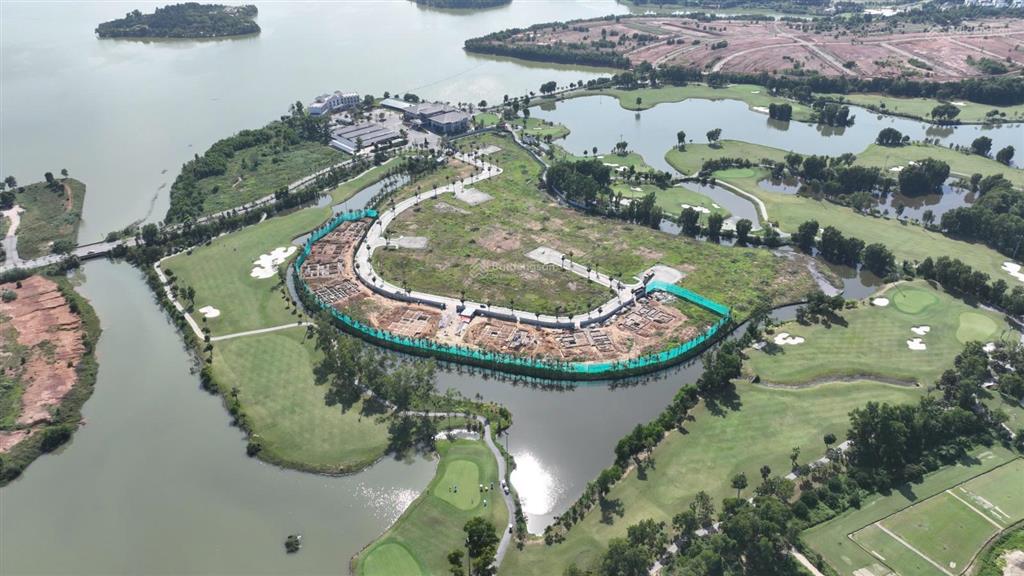 Em cần bán đất biệt thự giữa lòng sân golf đại lải, view hồ đại lải