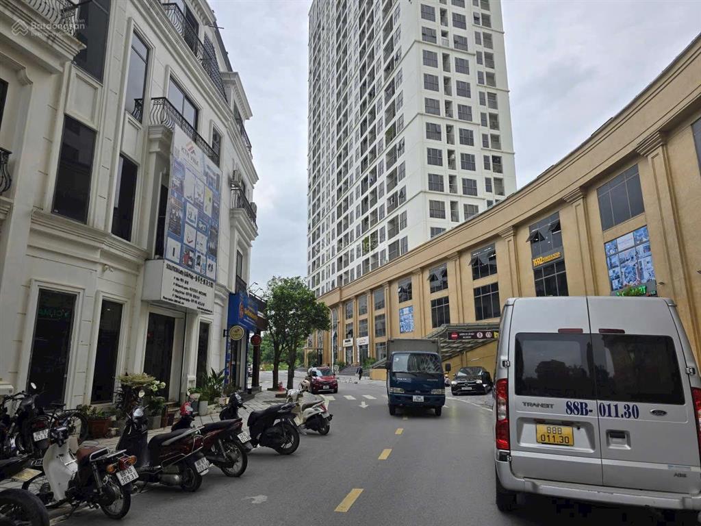 Bán shophouse mặt sảnh chung cư vci