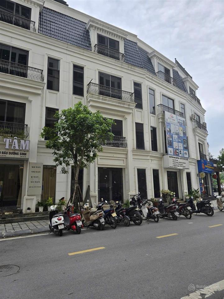 Bán shophouse mặt sảnh chung cư vci