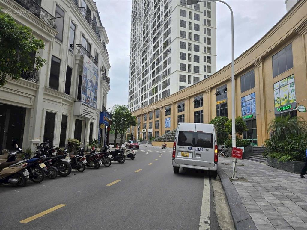 Bán shophouse mặt sảnh chung cư vci