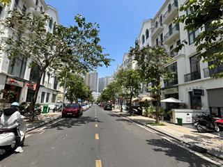 Bán nhanh căn nhà liền kề 84m2 khu manhattan vinhomes grand park giá 17.6 tỷ tặng 5 năm phí quản lý