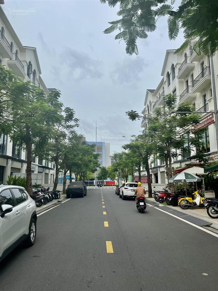 Bán căn nhà phố 84m2 giá 16.6 tỷ tại khu đại đô thị vinhomes grand park tp hcm