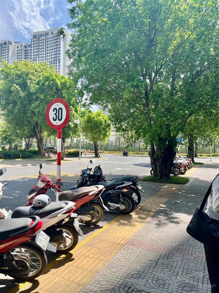 Đầu tư thông minh mua là lời ngay 5,5 tỷ tại shophouse chân đế vinhomes grand park