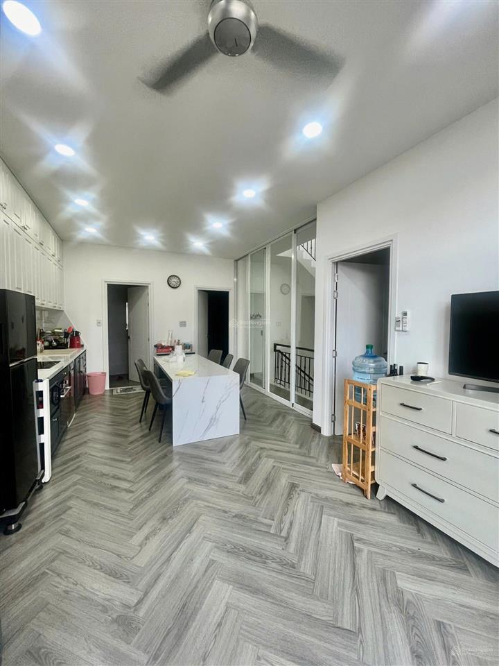 Cho thuê nhà phố 126m2 tại vinhomes grand park giá tốt 35 triêu