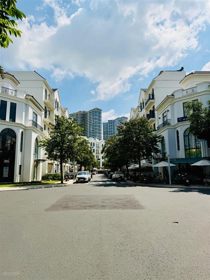 Bán biệt thự tại the manhattan  vinhomes grand park, 42 tỷ, 239.8m2