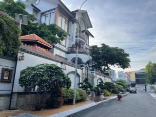 Giảm sâu 10 tỷ cho căn biệt thự 4 tầng khu compound xuân thủy, thảo điền, q2 có nội thất cao cấp