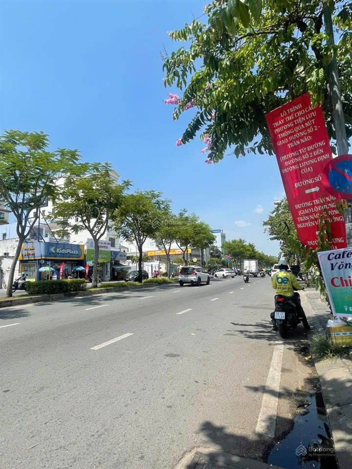 Nhà khu kinh doanh trần não q2 dt 145m2 xây được hầm 6 tầng, hiện đang có dòng tiền 42tr/tháng