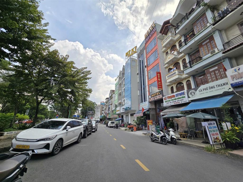 Nhà khu kinh doanh trần não q2 dt 145m2 xây được hầm 6 tầng, hiện đang có dòng tiền 42tr/tháng