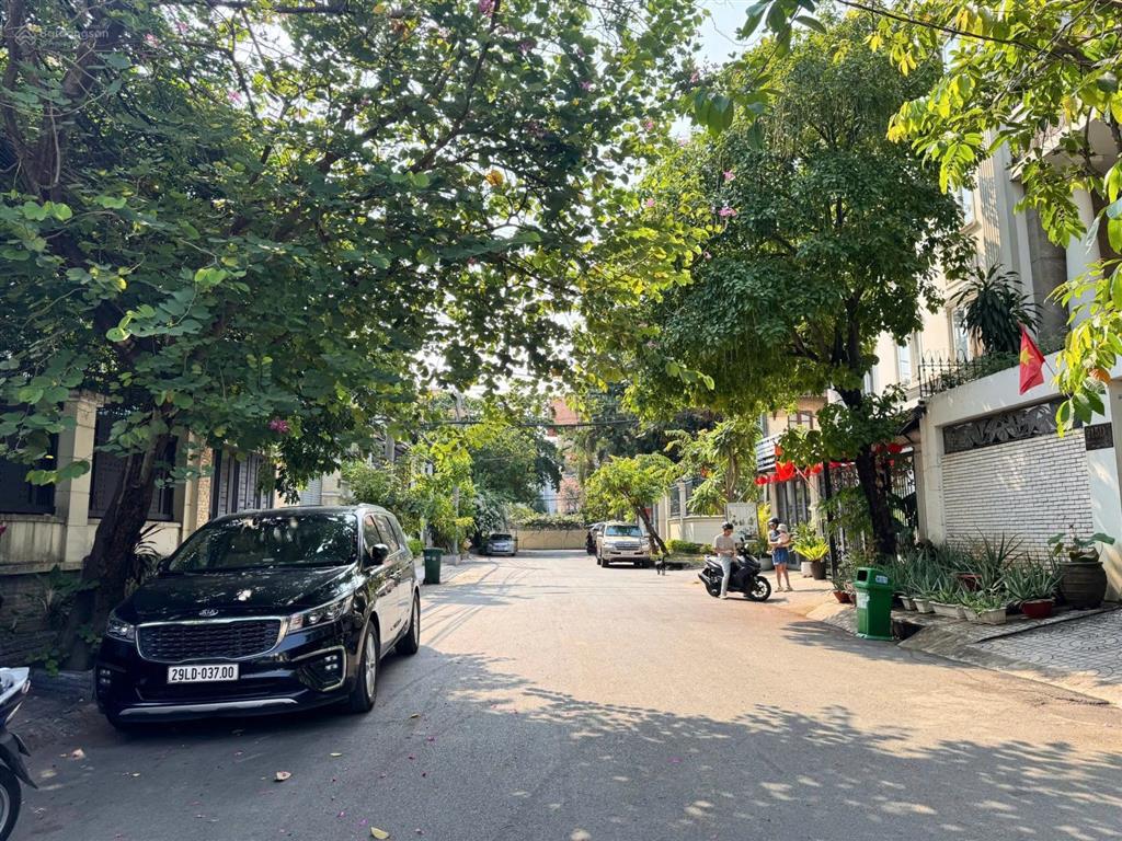 Biệt thự 160m2 kết cấu 3 tầng tại nguyễn văn hưởng q2 giá chỉ 48 tỷ vnd